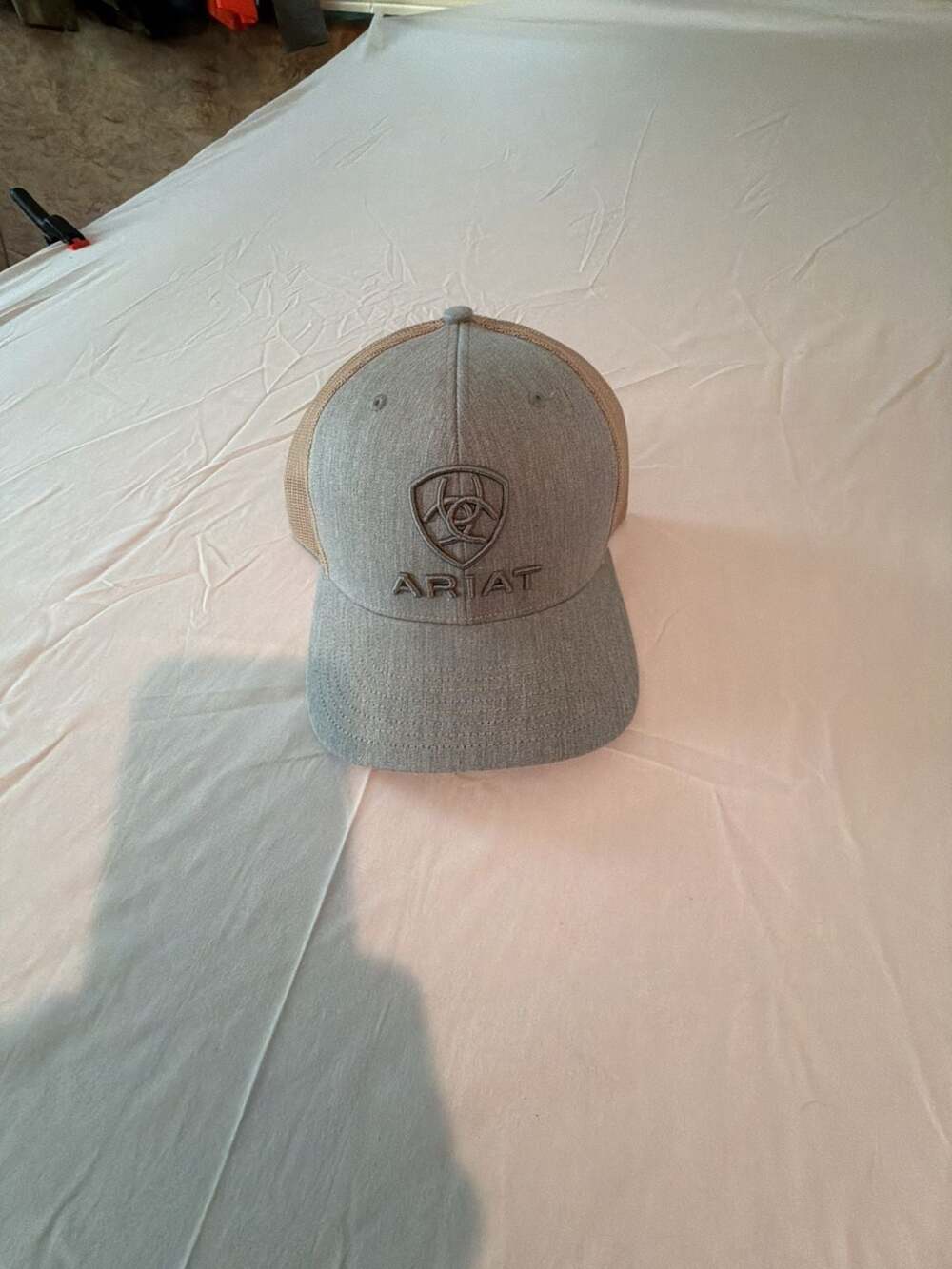 Ariat Richardson 112 Logo Shield Mesh Snapback Hat (Grey/Tan)
